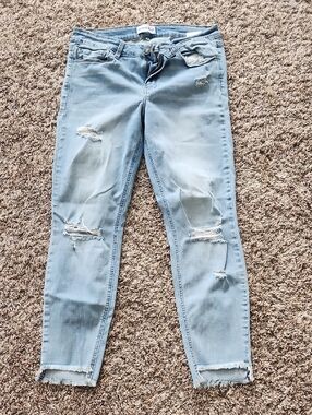 Light Wash Distressed Skinny Jeans - Frayed Hem